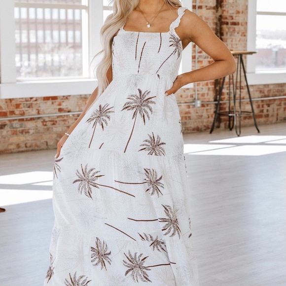 Leah Tropical Maxi Dress - Picture 2 of 7
